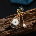 Imitation enamel shell flower pipa brooch