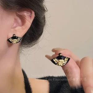Flower Pattern Black Fan-shaped Earrings