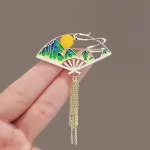 Mountains and Flowing Clouds Fan Brooch