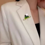Mountains and Flowing Clouds Fan Brooch-3