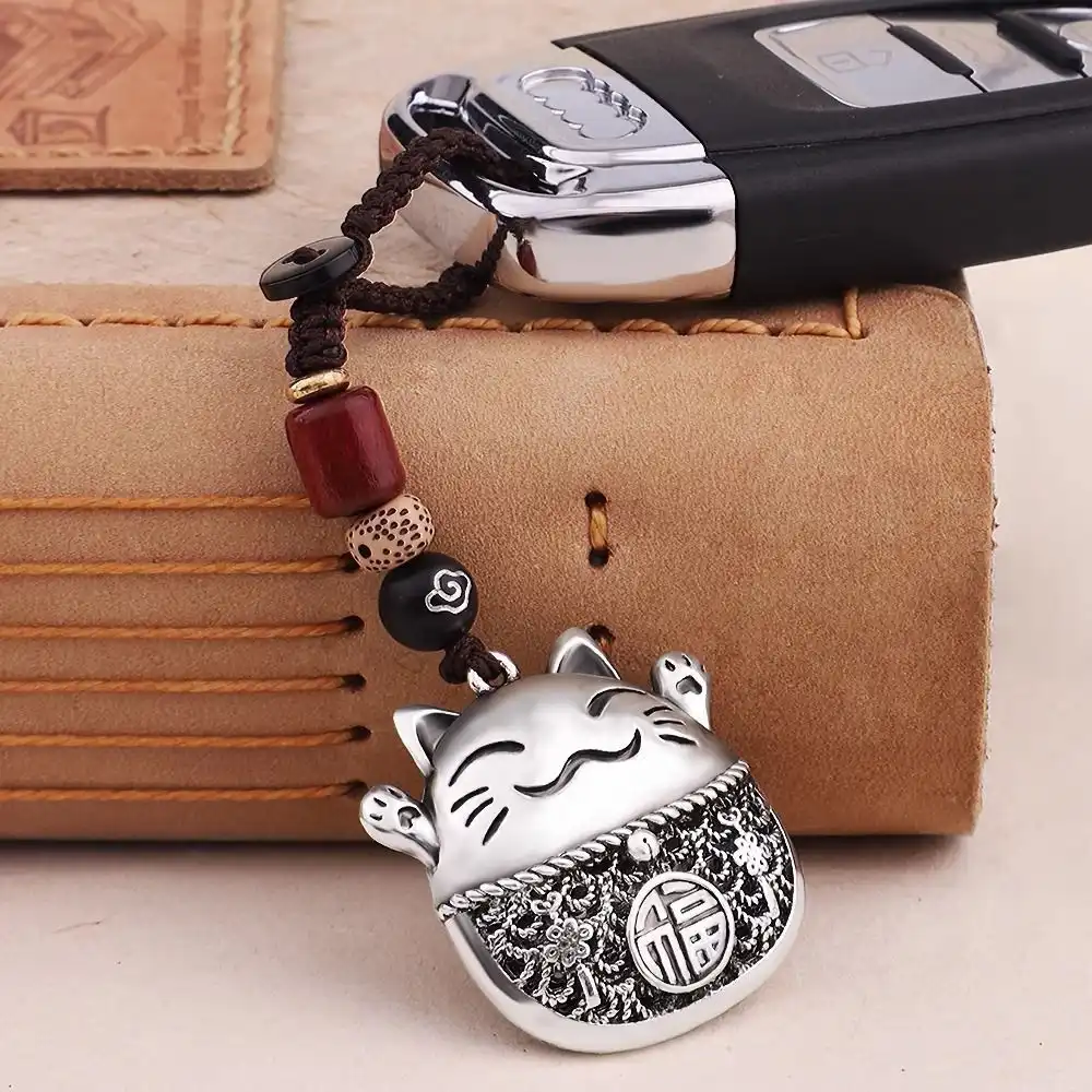 Lucky Cat Maneki Neko Keychain-1